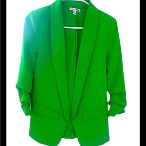 Fashion Nova women blazer green small Modern style. Lightweight